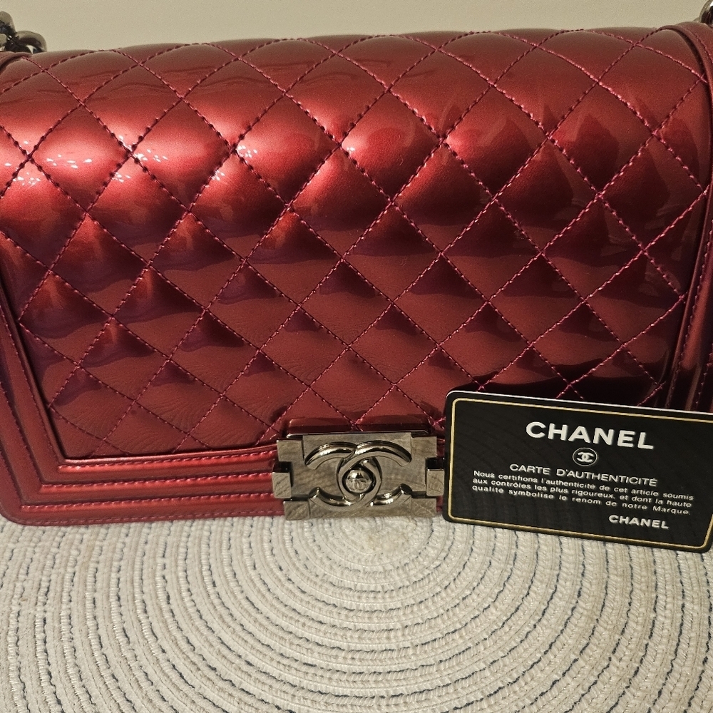 Chanel Boy Bag MEDIUM – Hot Pink Patent Leather/Fuchsia 🌸✨ - Picture 5 of 16